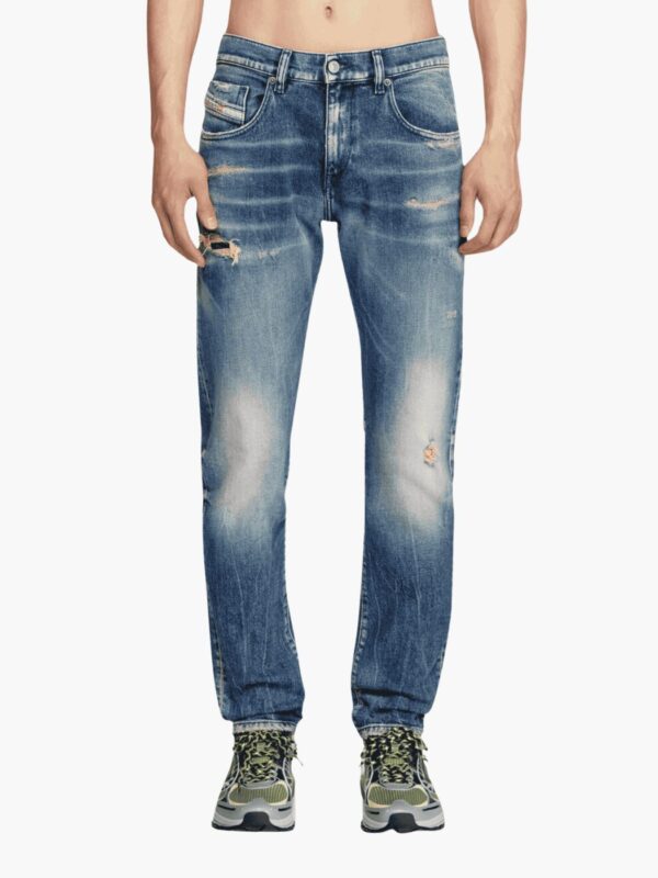 ג'ינס דיזל בגזרה ישרה עם קרעים שטופים די-סטראקט Y67