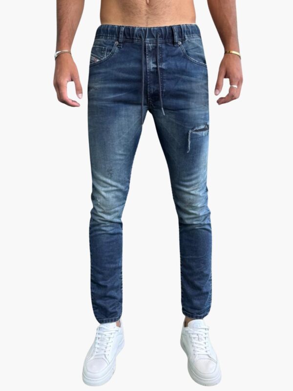 ג’וג ג’ינס כחול של דיזל דגם קרולי SU68 עם גומי במותן