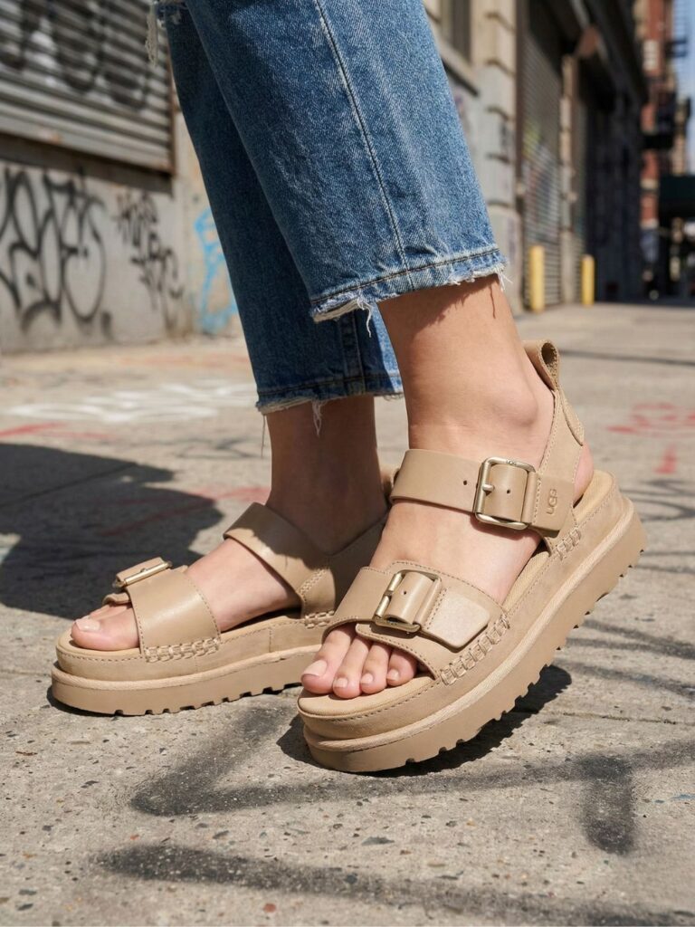 האג סנדלי פלטפורמה חומים בהירים עם אבזמים