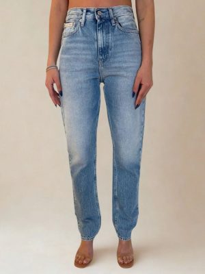 קלווין קליין ג'ינס סקיני SLIM STRAIGHT- לוגו בכיס