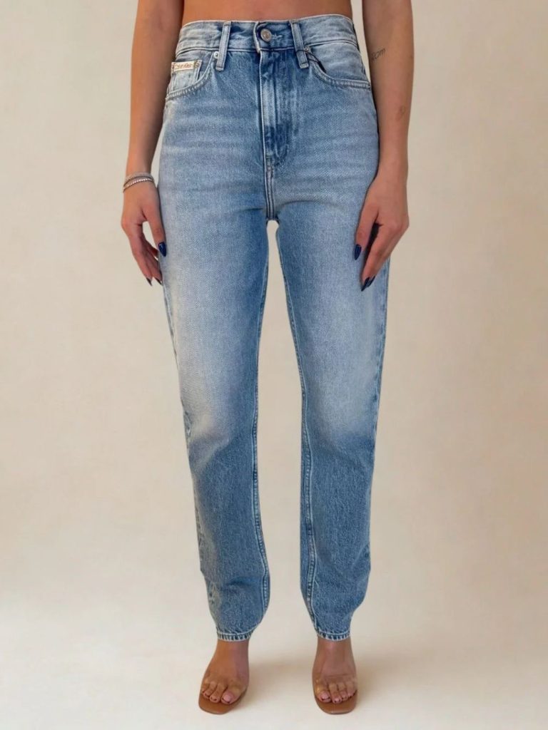 קלווין קליין ג'ינס סקיני SLIM STRAIGHT- לוגו בכיס