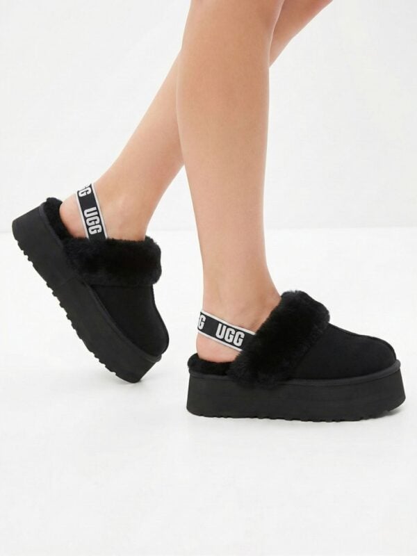 האג כפכף שחור פלטפורמה עם פרווה רכה ורצועת לוגו