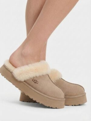 האג כפכף חום בהיר עם פרווה רכה