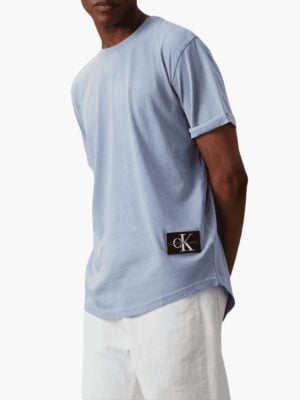 קלווין קליין טישרט בגוון כחול עם לוגו