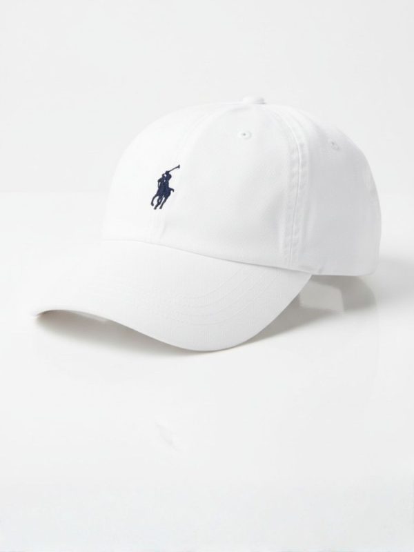 כובע פולו ראלף לורן לבן דגם קלאסי עם לוגו כחול כהה