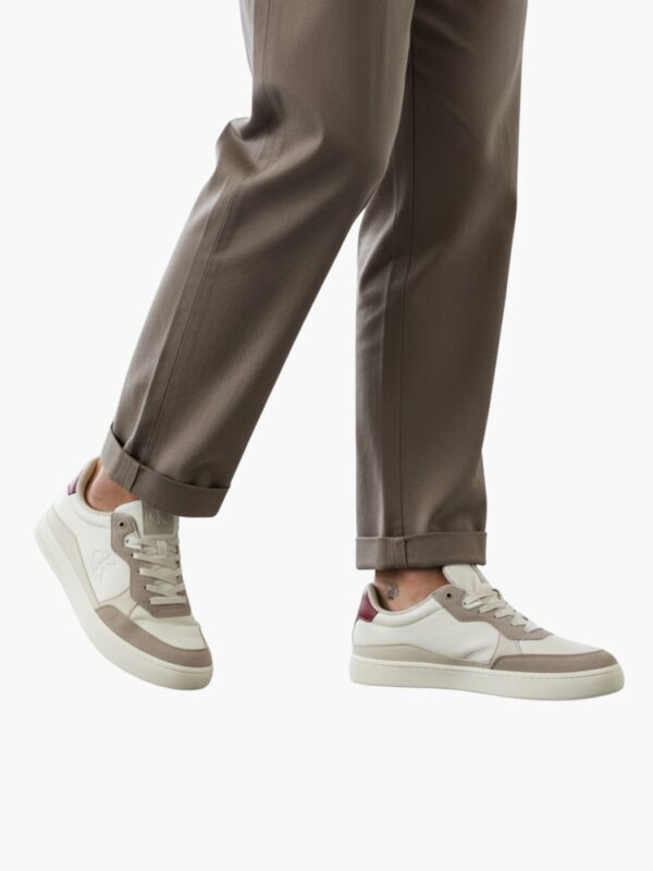 קלווין קליין סניקרס גווני שמנת אדום מאחורה