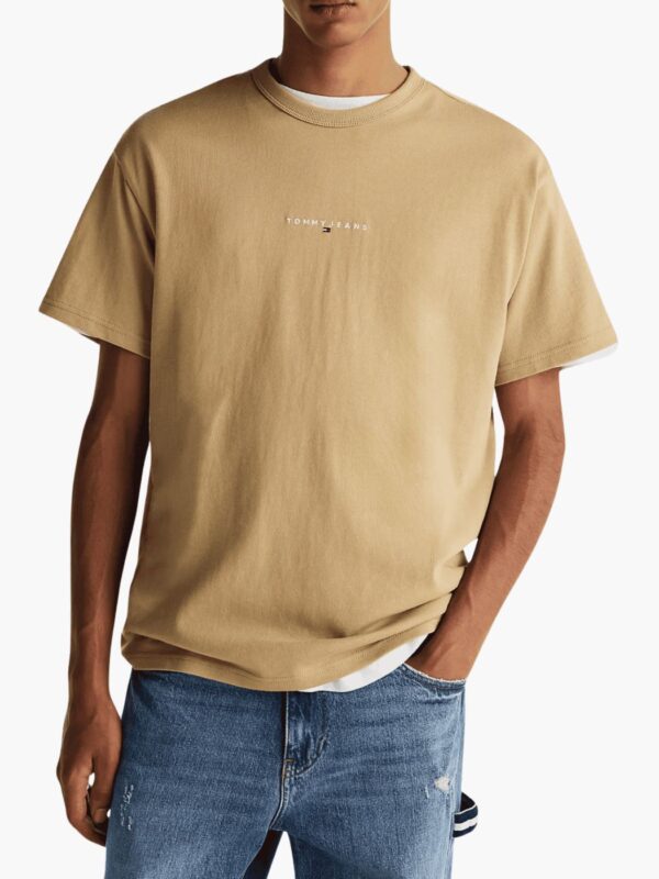 טומי ג'ינס טי שירט בז' עם לוגו קטן במרכז החזה