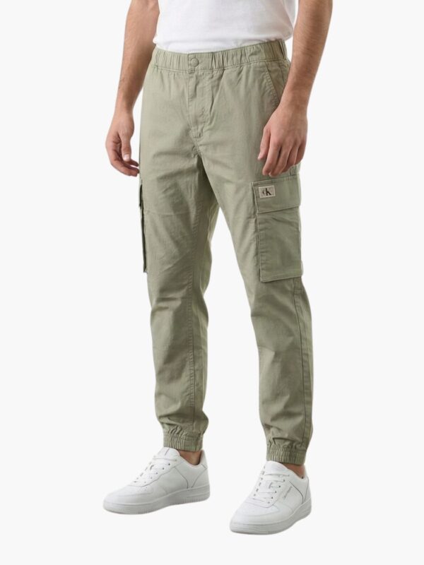 דגמח קלווין קליין בגוון ירוק