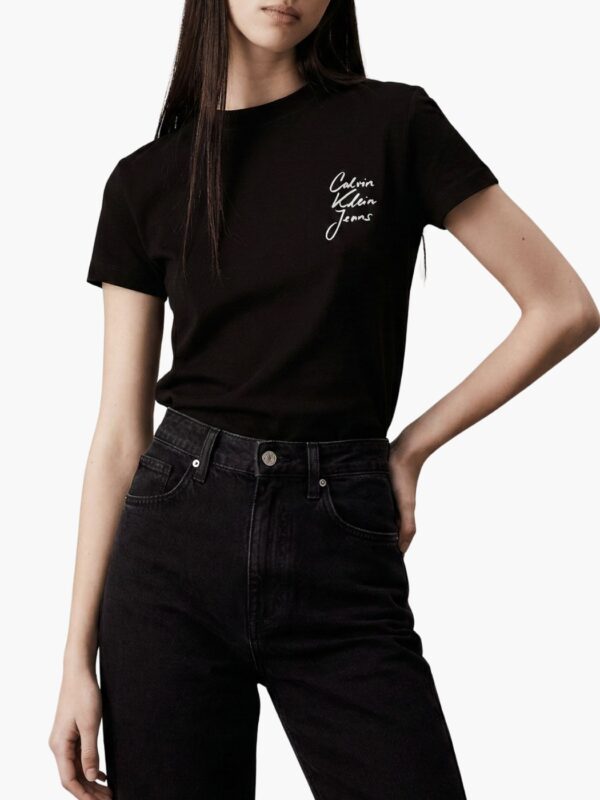 קלווין קליין טישרט שחורה - כתוביות