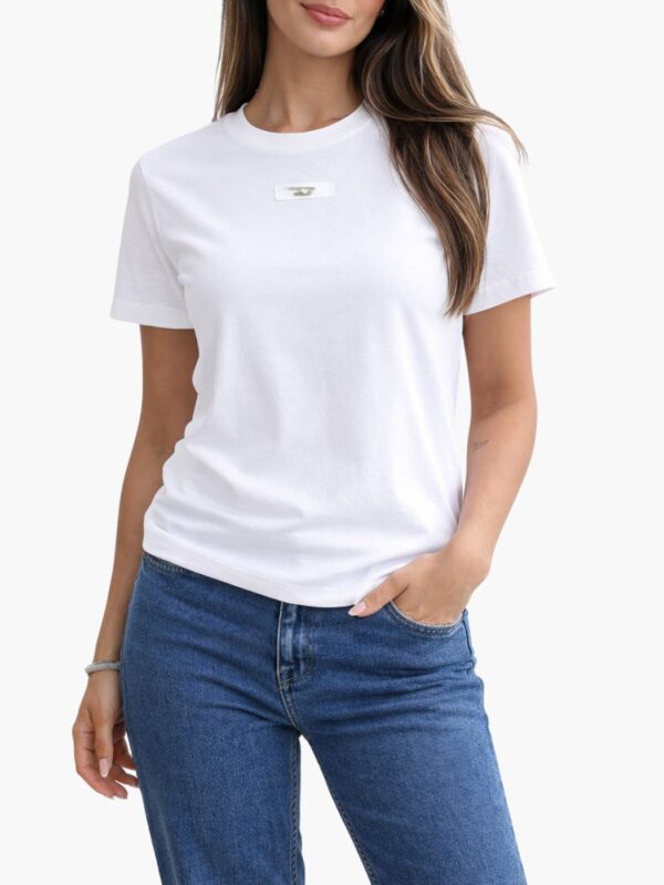 טישרט נשים של דיזל בצבע לבן עם לוגו קטן