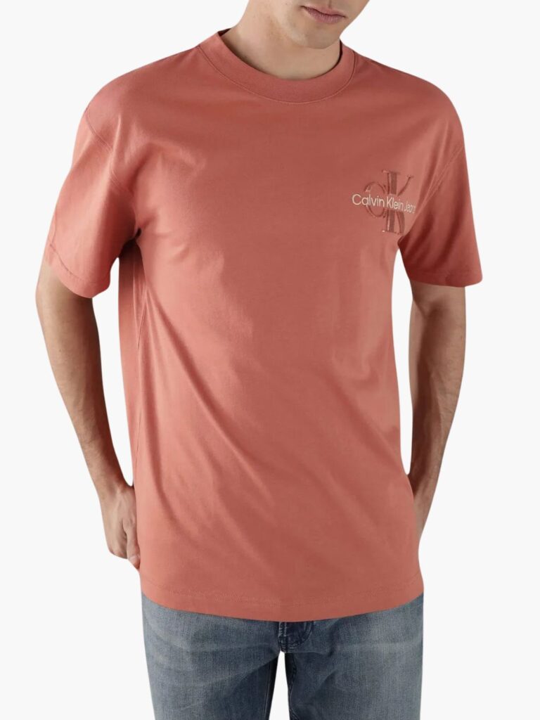קלווין קליין טי שירט טרקוטה עם לוגו CK רקום בצד החזה