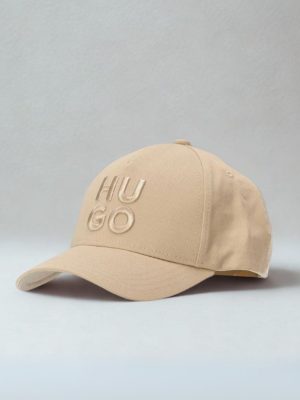 הוגו כובע לוגו רקום HUGO בצבע שמנת