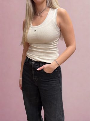 גופיות לנשים של טומי הילפיגר