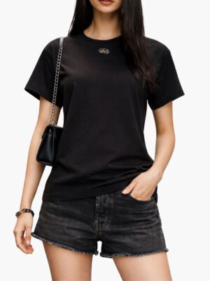 חולצת טי של דיזל בצבע שחור עם לוגו קטן בחזה