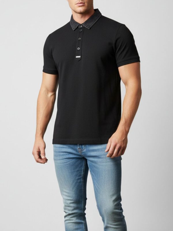 חולצת פולו שחורה של דיזל עם תג לוגו מתכתי