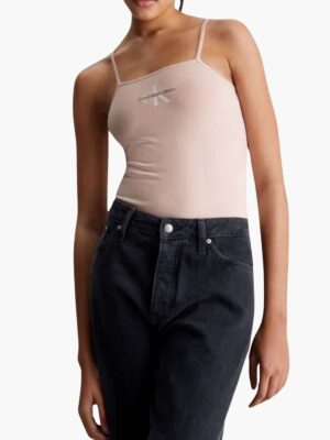 בגד גוף קלווין קליין בצבע ניוד עם כתפיות דקות