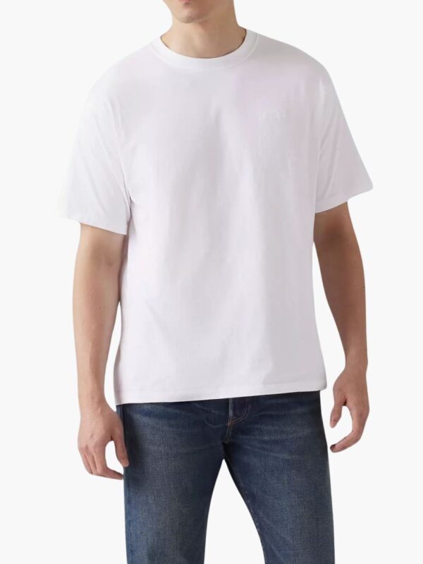 ליוויס חולצה לוגו קלאסי בצד בצבע לבן