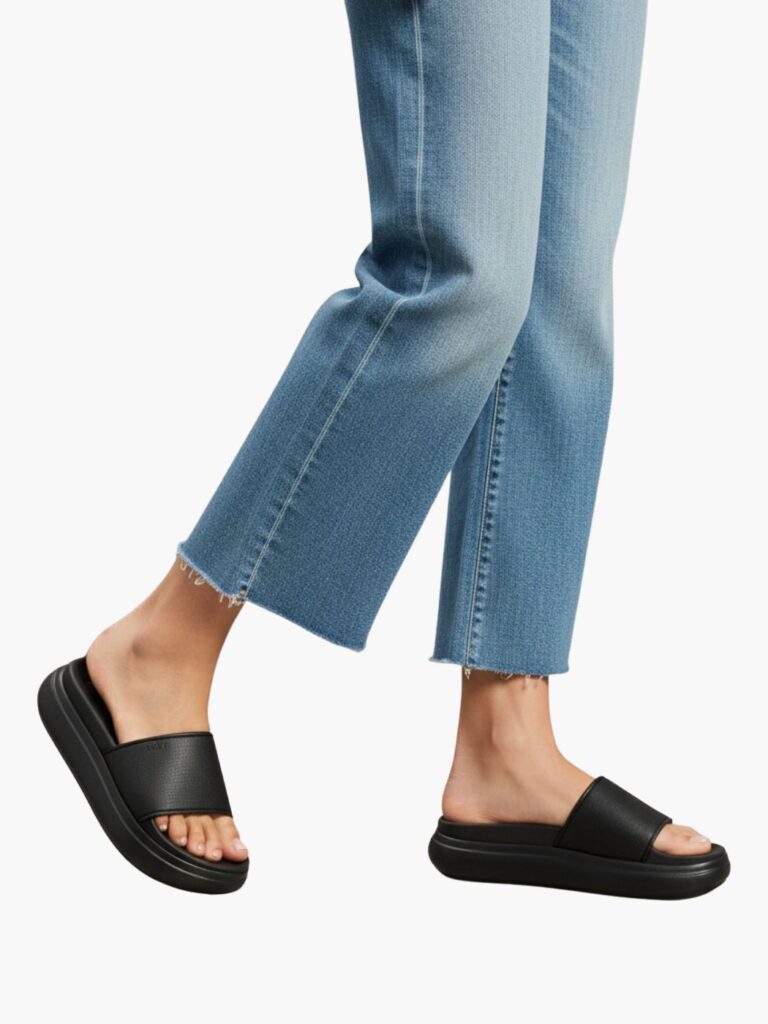 ריף כפכפים שחורים עם סוליה גבוהה