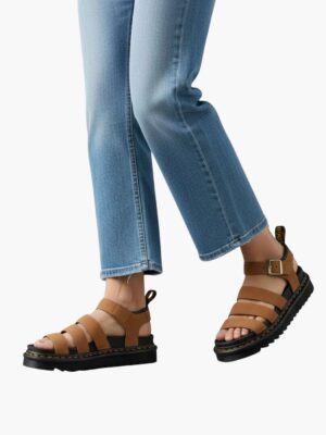 דר מרטינס סנדלים לנשים בצבע קאמל