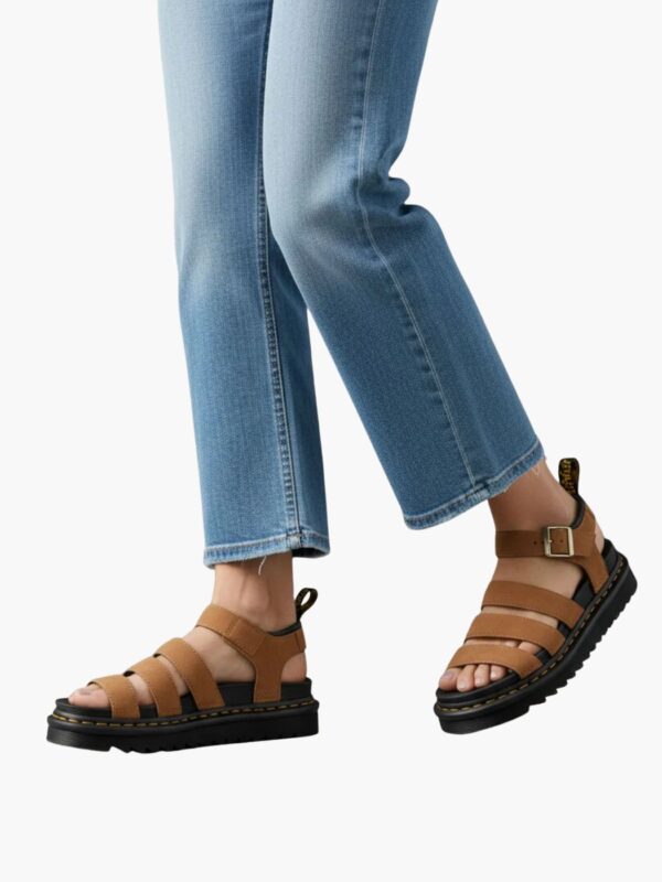 דר מרטינס סנדלים לנשים בצבע קאמל