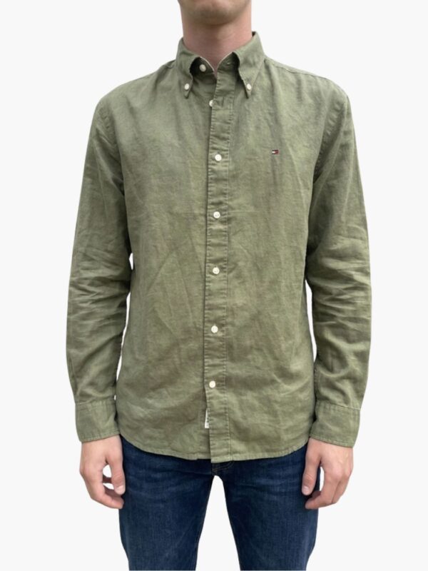 טומי הילפיגר חולצת כפתורים פשתן ירוקה