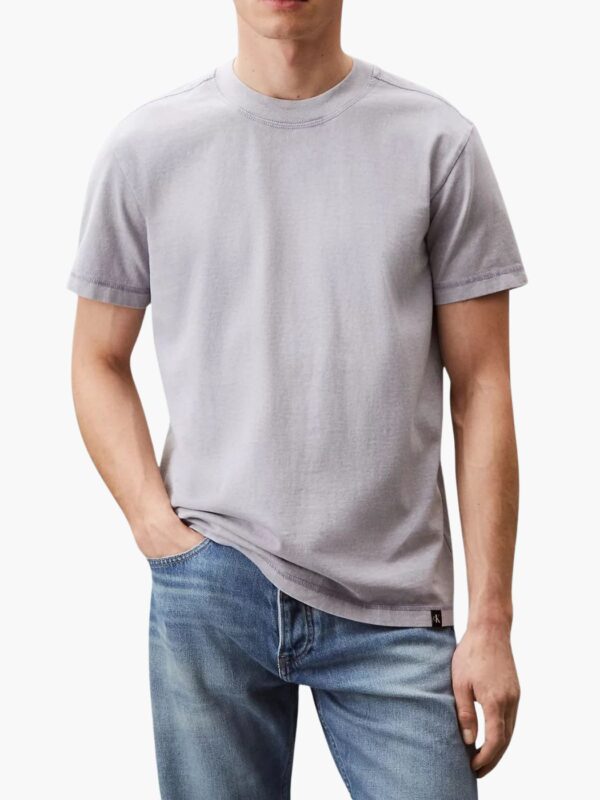 קלווין קליין טישרט בגוון סגול לוגו קטן מחובר