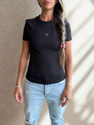 חולצות בייסיק ריב שחורה לנשים קלווין קליין