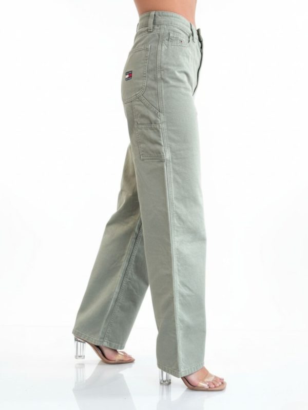 מכנסי טומי הילפיגר ירוק זית לנשים, גזרת Wide Leg ישרה.