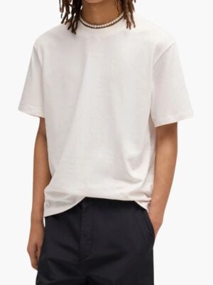 הוגו טי שירט לבנה עם לוגו קטן טון על טון