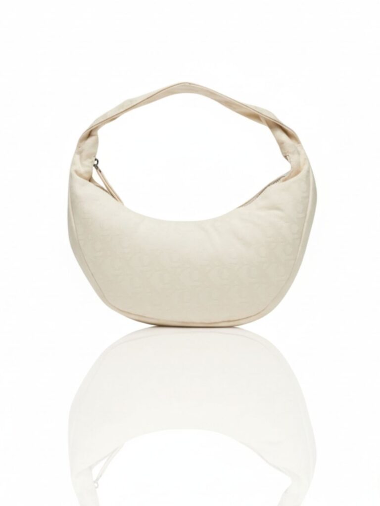 קלווין קליין תיק כתף שמנת מונוגרם עדינה