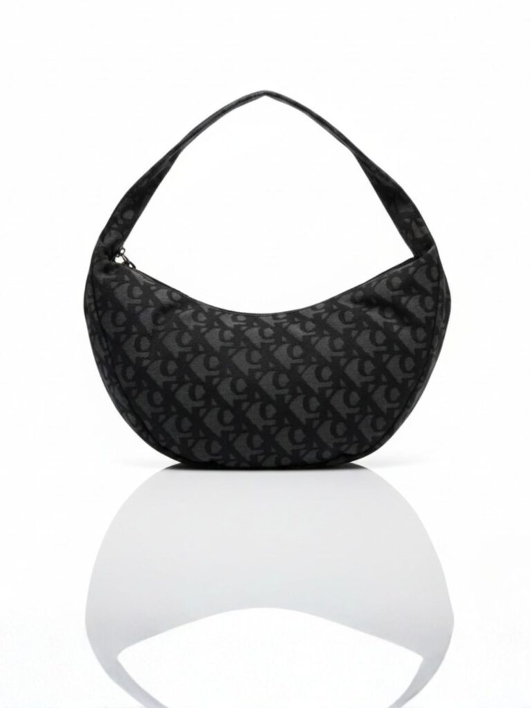 קלווין קליין תיק כתף שחור מונוגרם עדינה