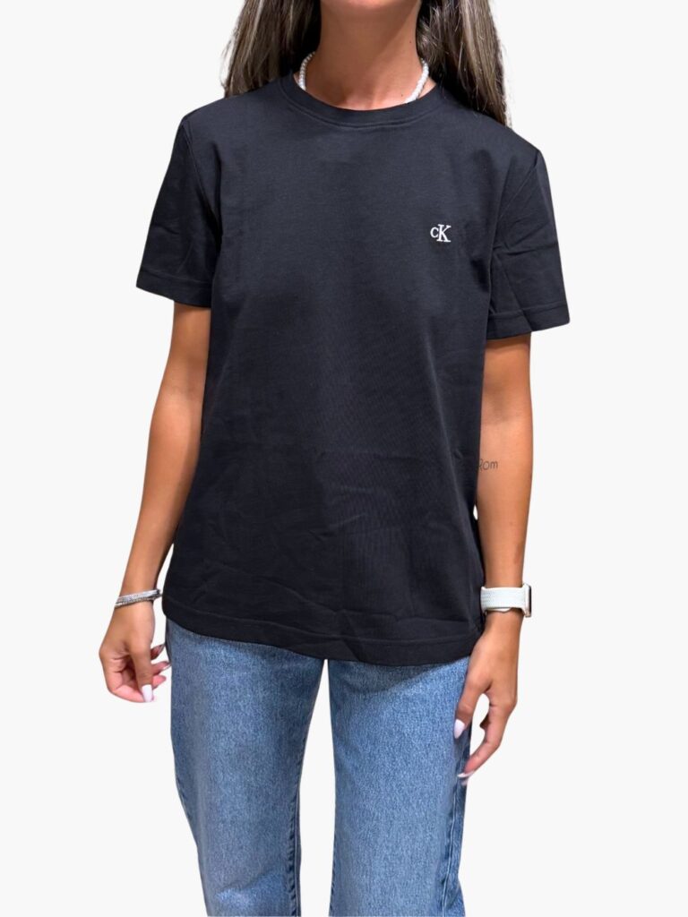 קלווין קליין טישרט שחורה עם לוגו קלסי לבן