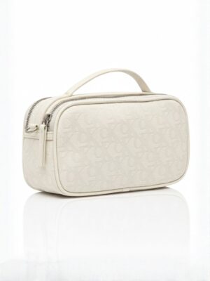 קלווין קליין תיק צד לנשים בצבע שמנת מונוגרם