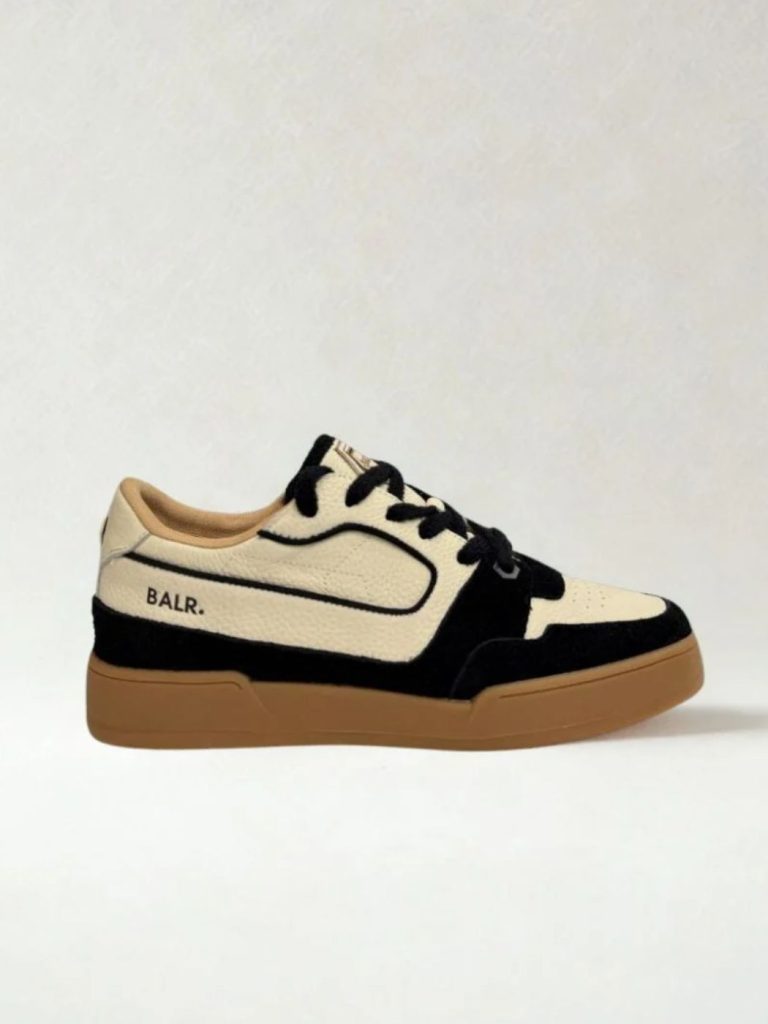 סניקרס בגווני שחור ובז’ של BALR