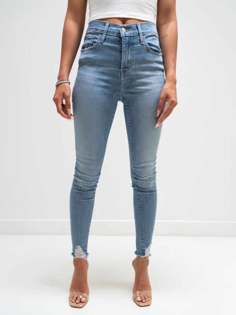 ליוויס ג׳ינס סקיני בגזרה צמודה עם קרעים עדינים בקרסול