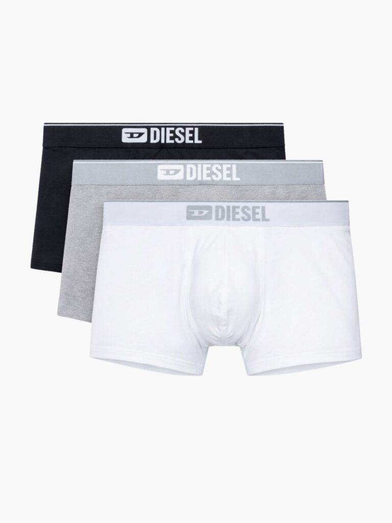 שלישיית תחתוני בוקסר לגבר של המותג DIESEL בצבעים שחור, אפור ולבן עם חגורת מותן ממותגת לוגו.
