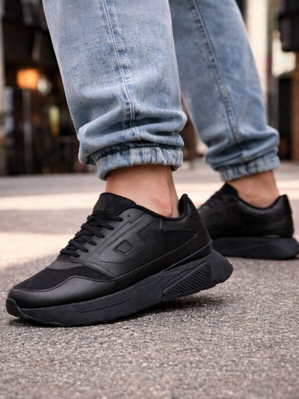 דיזל סניקרס עם לוגו D שחור