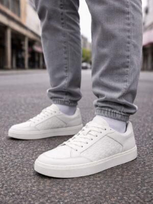 קלווין קליין לבנות עם דוגמת מונוגרם CK ועיצוב נקי