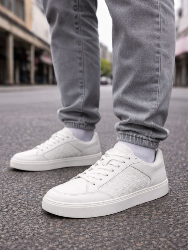 קלווין קליין לבנות עם דוגמת מונוגרם CK ועיצוב נקי