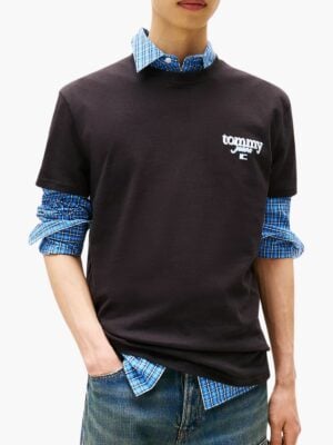 טישירט שחורה של טומי הילפיגר לגברים עם לוגו בחזה