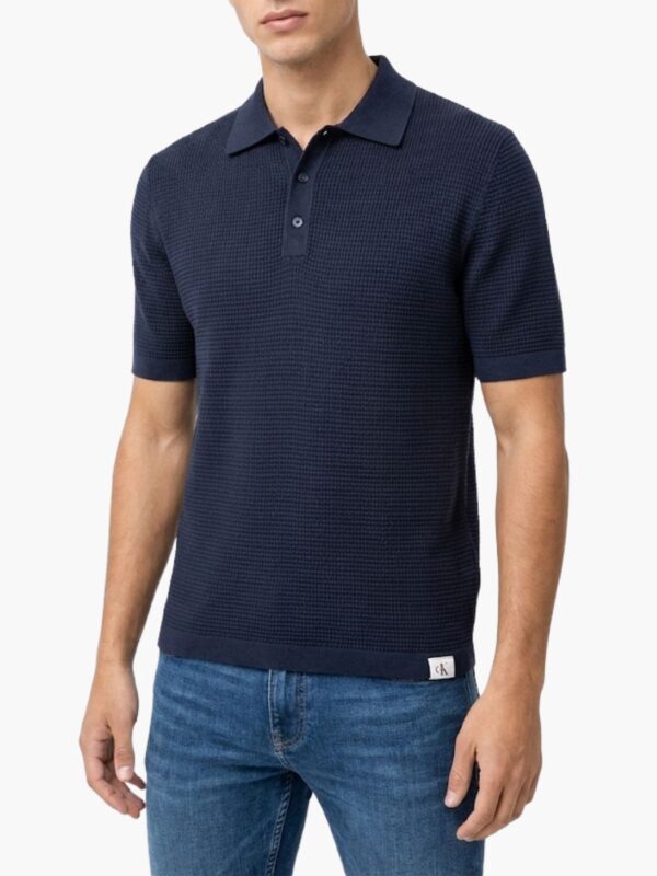 קלווין קליין חולצת פולו כחולה טקסטורה סרוגה ולוגו ck