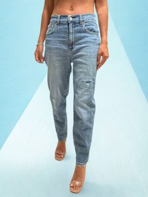 ליוויס ג׳ינס באגי נשים כחול ג׳ינס בגזרה רחבה עם קרעים קלים בגוון שטוף