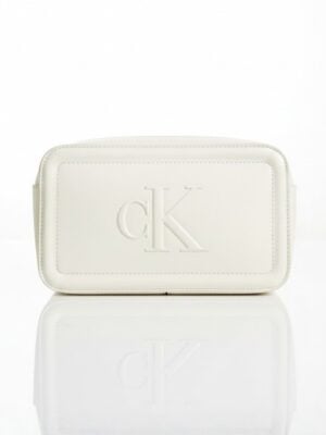 קלווין קליין תיק צד בעיצוב מינימליסטי עם לוגו CK מובלט