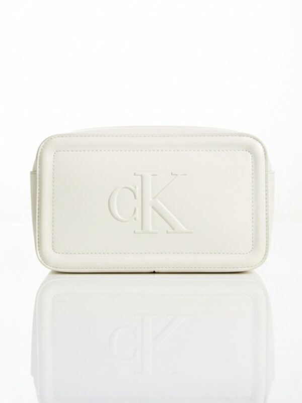 קלווין קליין תיק צד בעיצוב מינימליסטי עם לוגו CK מובלט