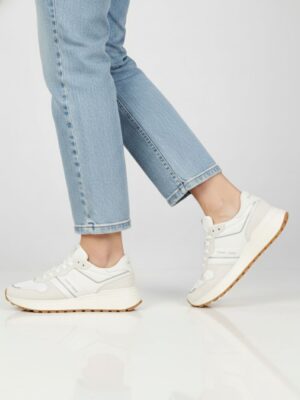 טומי הילפיגר סניקרס נשים בגוון לבן עם שילובי בד וזמש