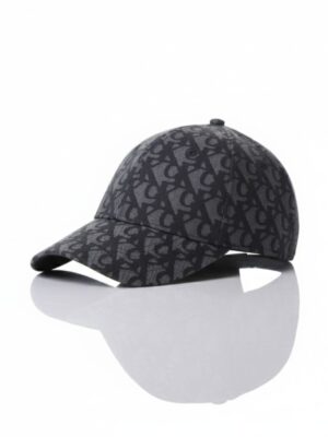 קלוין קליין כובע עם הדפס לוגו חוזר בגוון כהה ובגזרה מודרנית
