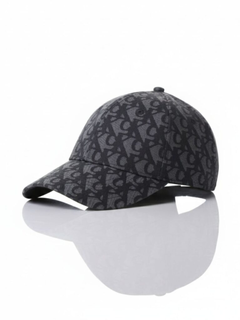 קלוין קליין כובע עם הדפס לוגו חוזר בגוון כהה ובגזרה מודרנית
