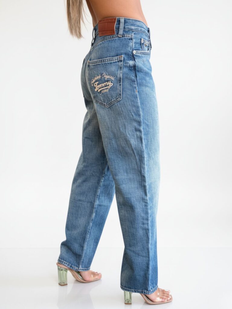 טומי הילפיגר ג’ינס מראה משופשף ולוגו רקום זהב