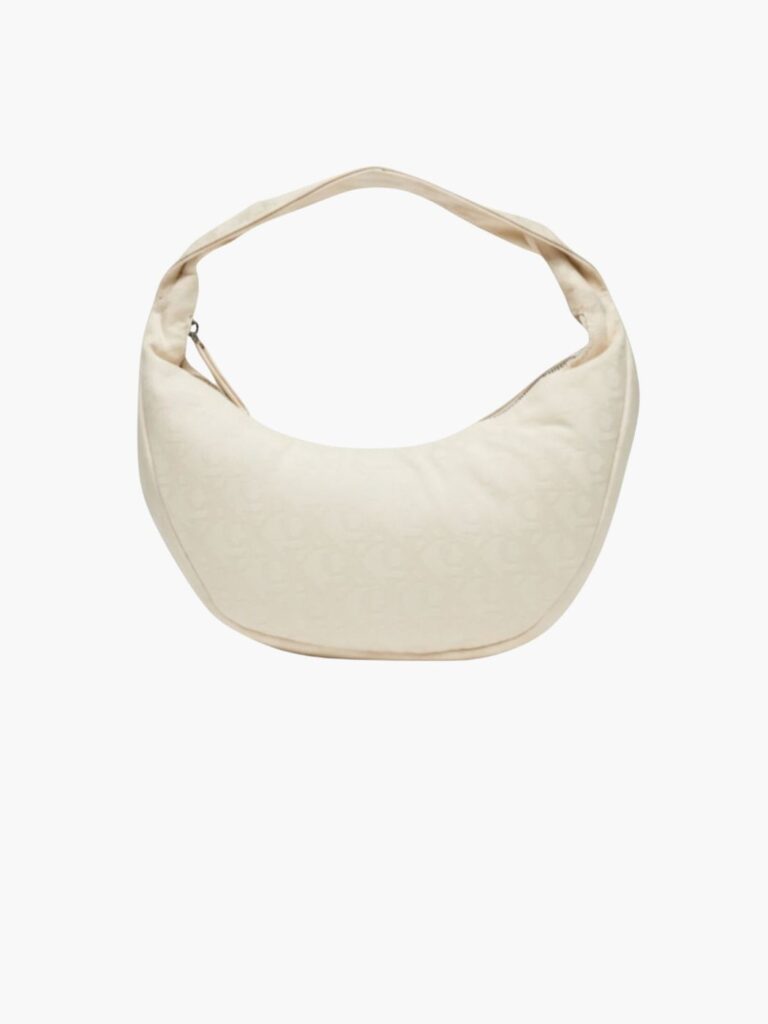 קלווין קליין תיק כתף שמנת מונוגרם עדינה