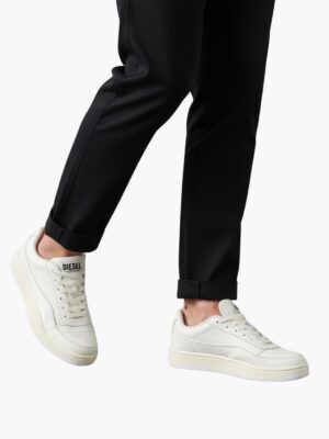 דיזל סניקרס בגוון שמנת בעיצוב מינימליסטי